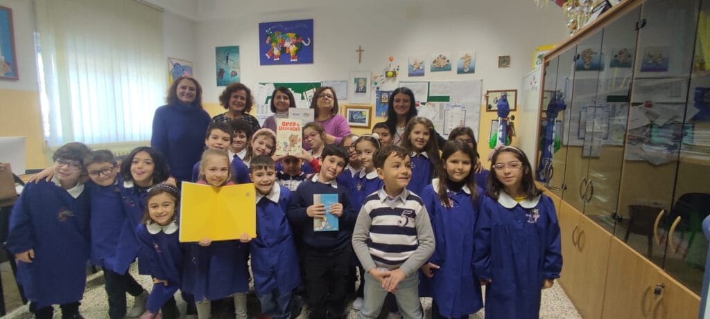Le maestre e la Classe 2A Sc. Primaria Plesso Calò Le maestre e la Classe 2A Sc. Primaria Plesso Calò