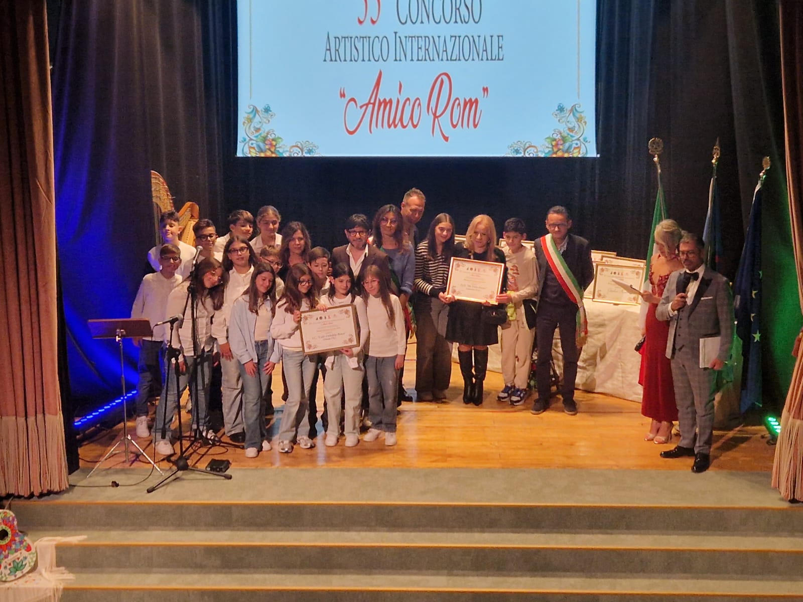 La classe 2ªF ritira a Lanciano il Premio Speciale Scuole 2026 - concorso internazionale “Amico Rom